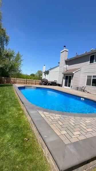 Paver pool deck with dark border
